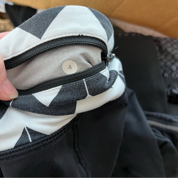 Lululemon Run For Your Life Crop Leggings Chevron - Picture 14 of 15